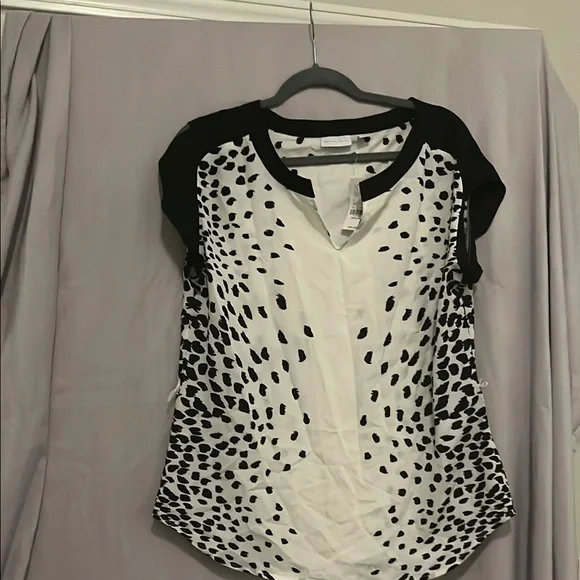 Black and White Women's Top - Picture 3 of 3